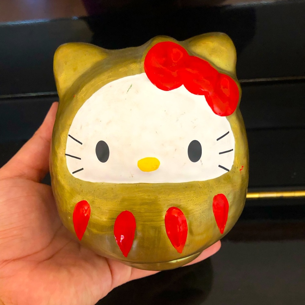 Hello Kitty Daruma